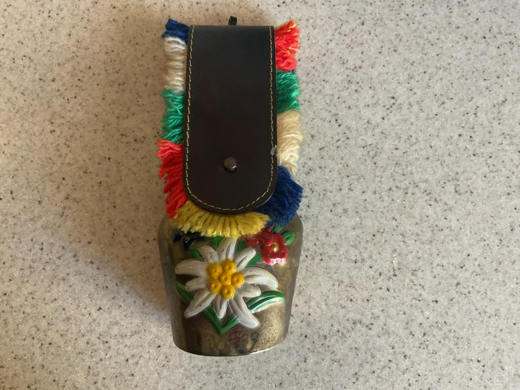 Souvenir koebel met Edelweiss en kleurrijke kwastjes, Ophalen of Verzenden, Gebruikt