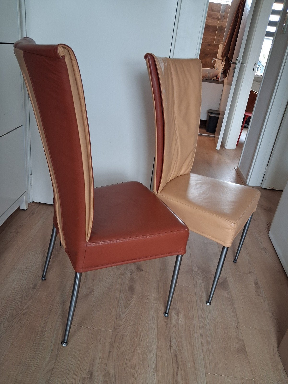 2 HVS stoelen - Gebruikt en in goede staat, Huis en Inrichting, Stoelen, Ophalen, Gebruikt, Twee, Bruin