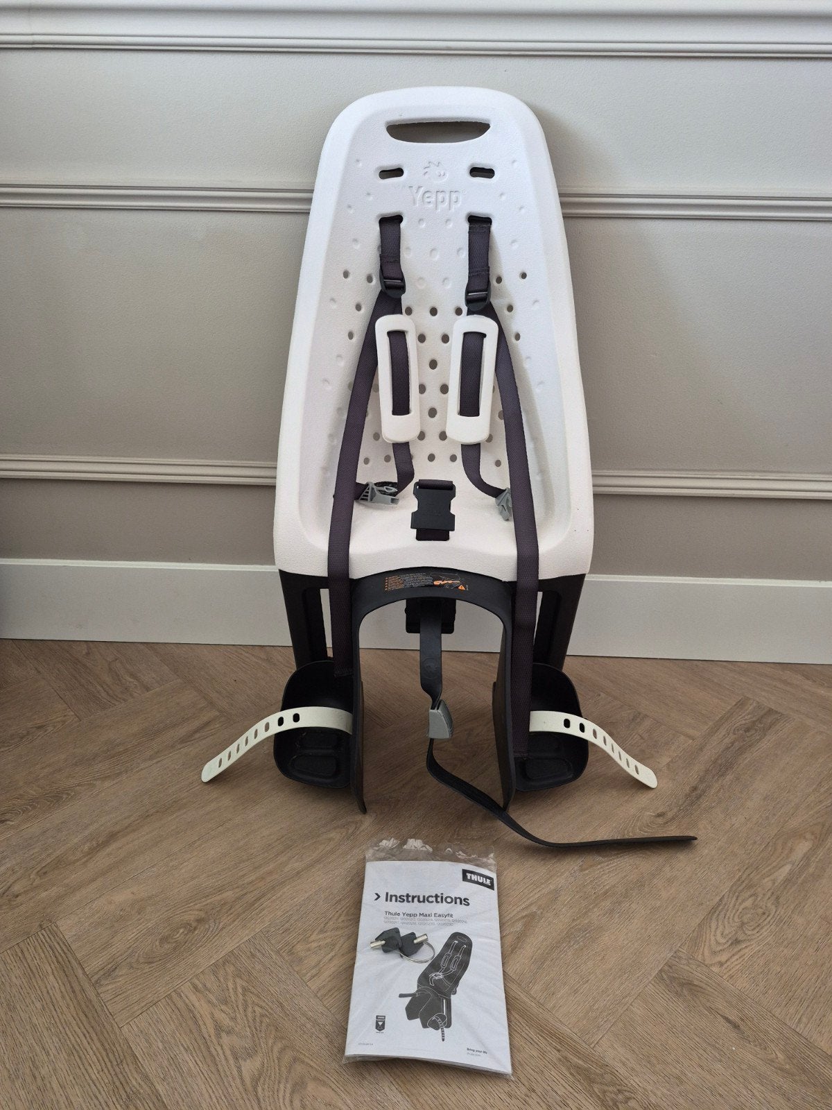 Thule Yepp Maxi Easyfit Achterzitje in nieuwstaat - Wit, Ophalen, Achterzitje, Voetsteuntjes, Zo goed als nieuw