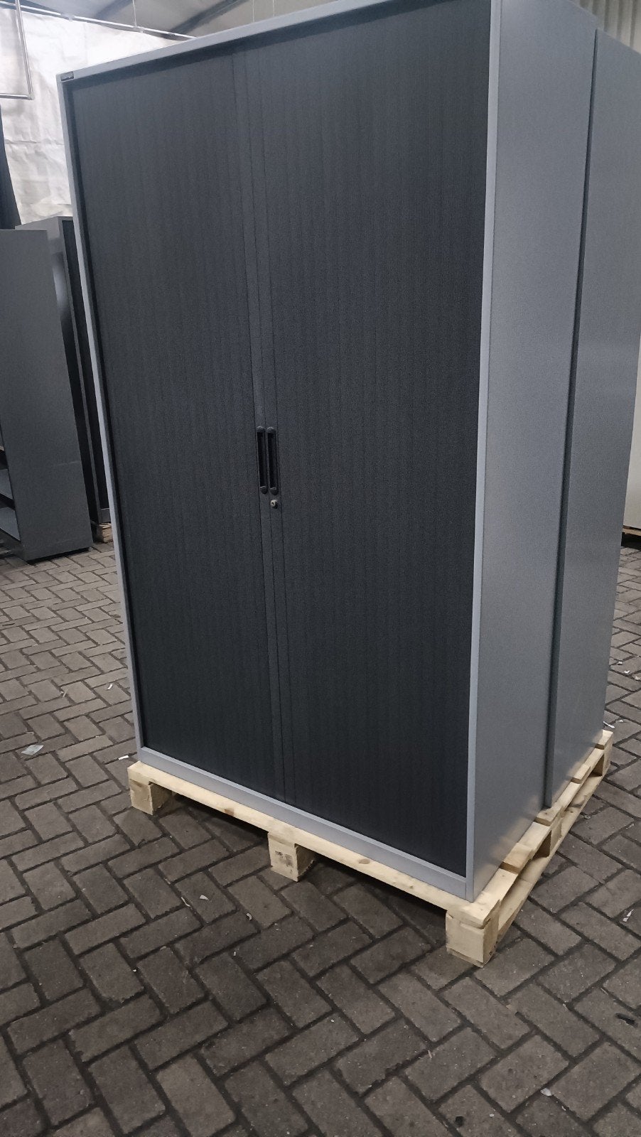 Triumph metalen roldeurkast archiefkast, Gebruikt, 100 tot 150 cm, R, Meerdere deuren
