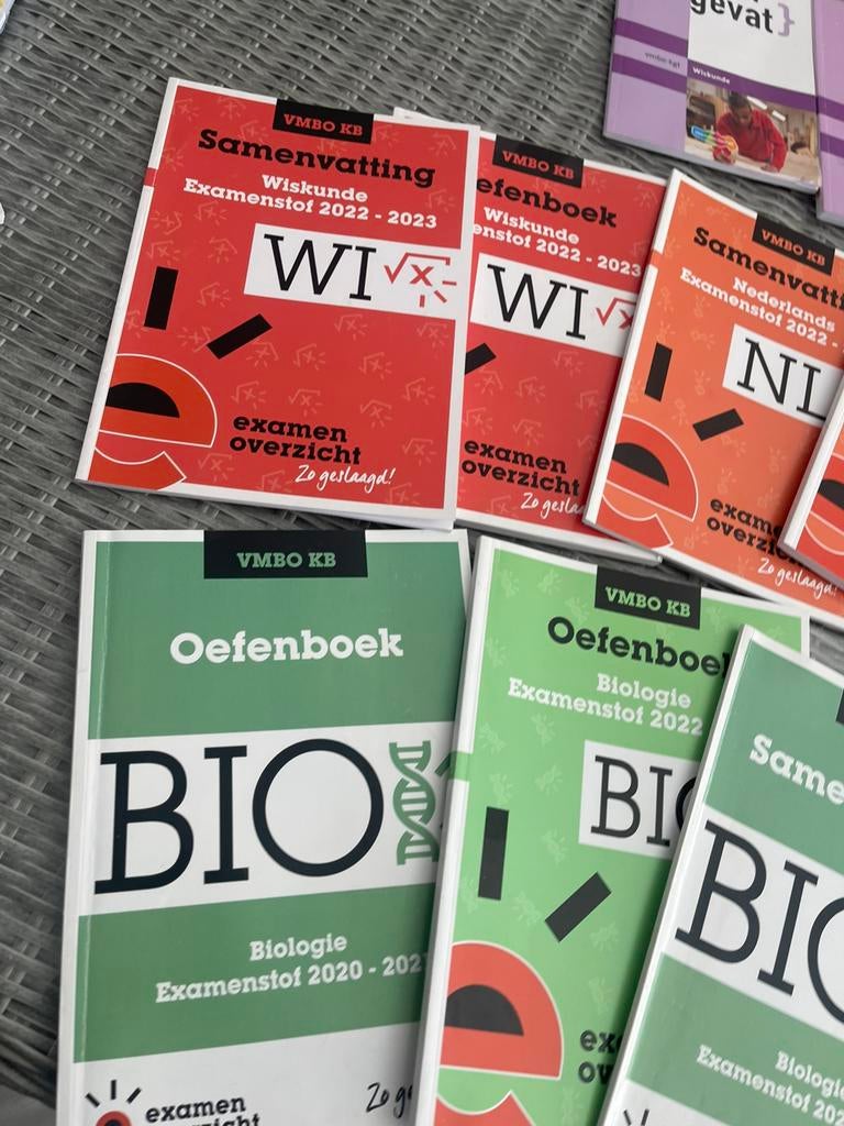Examenboeken VMBO KB 2022-2023 (Engels, Wiskunde, Biologie), Boeken, Ophalen of Verzenden, Zo goed als nieuw, Biologie