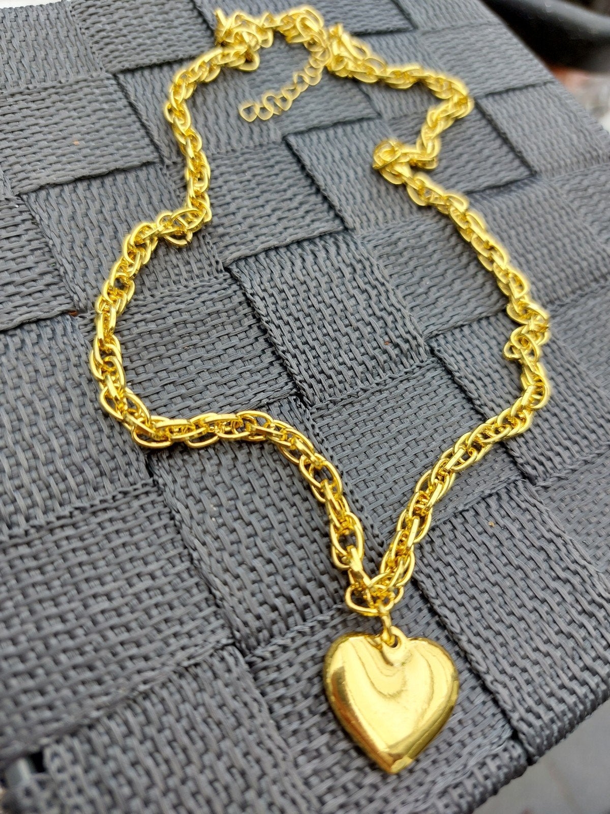 Gouden ketting met hartjes hanger, Nieuw, Ophalen of Verzenden, Goud, Overige materialen
