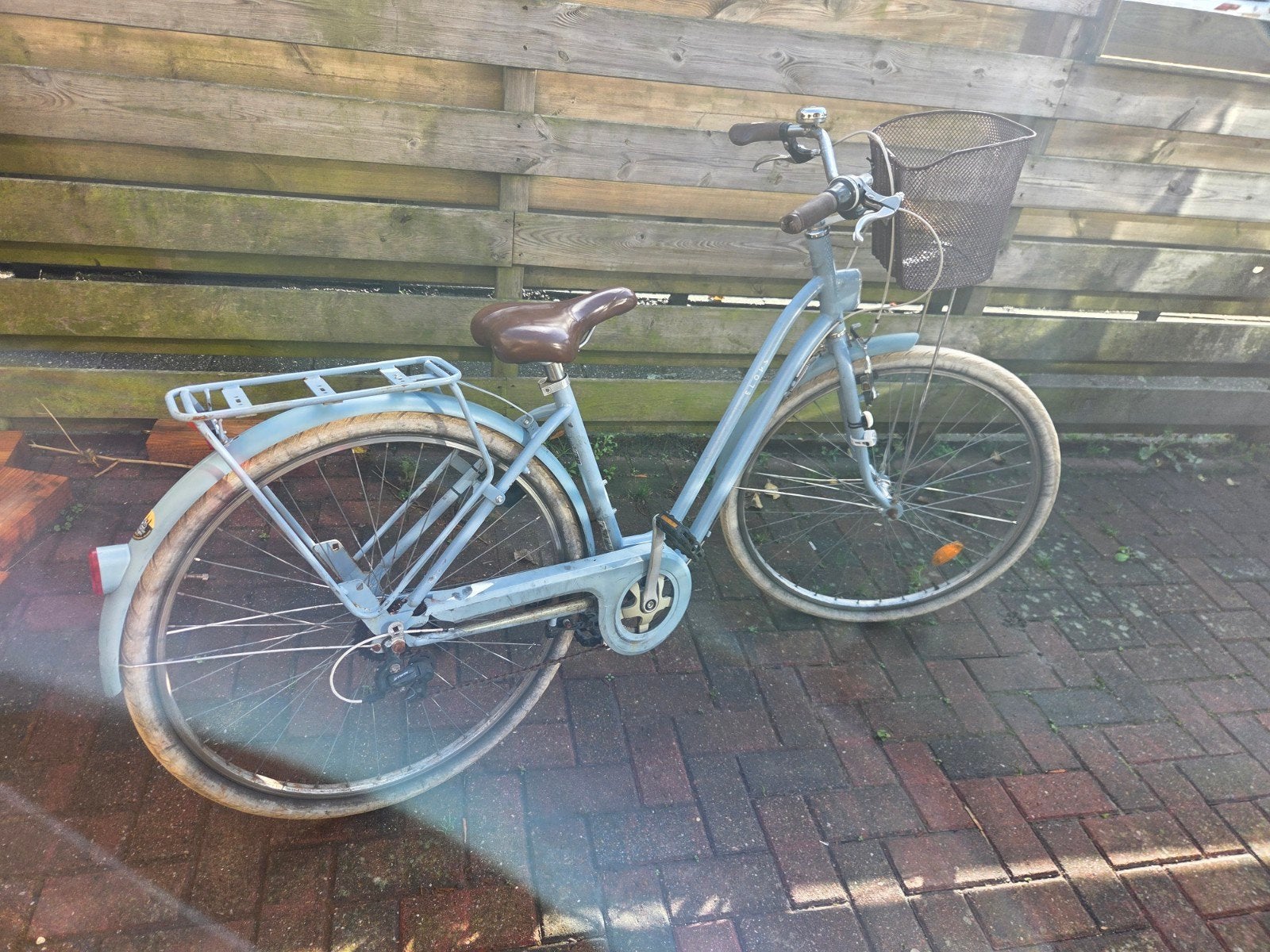 28 inch Elops 520 Damesfiets - Lichtblauw met mand en bagage, Gebruikt, Velgrem, Versnellingen, Ophalen