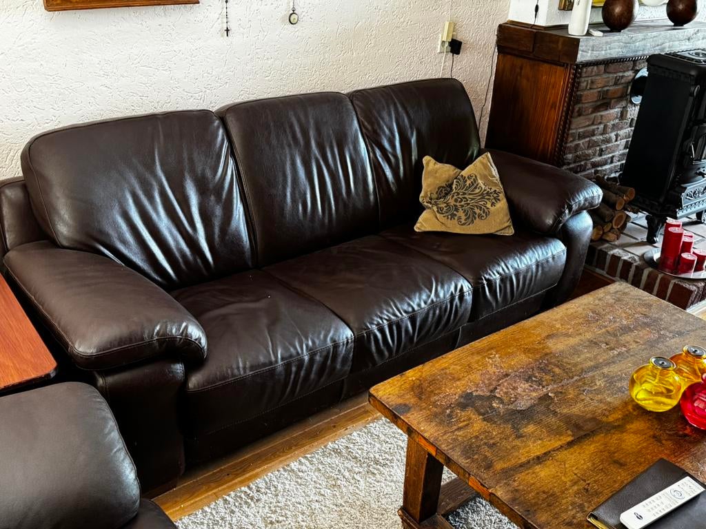 Gratis 2 en 3 zits bankstel leder, Huis en Inrichting, Banken | Bankstellen, Ophalen, Zo goed als nieuw, 75 tot 100 cm