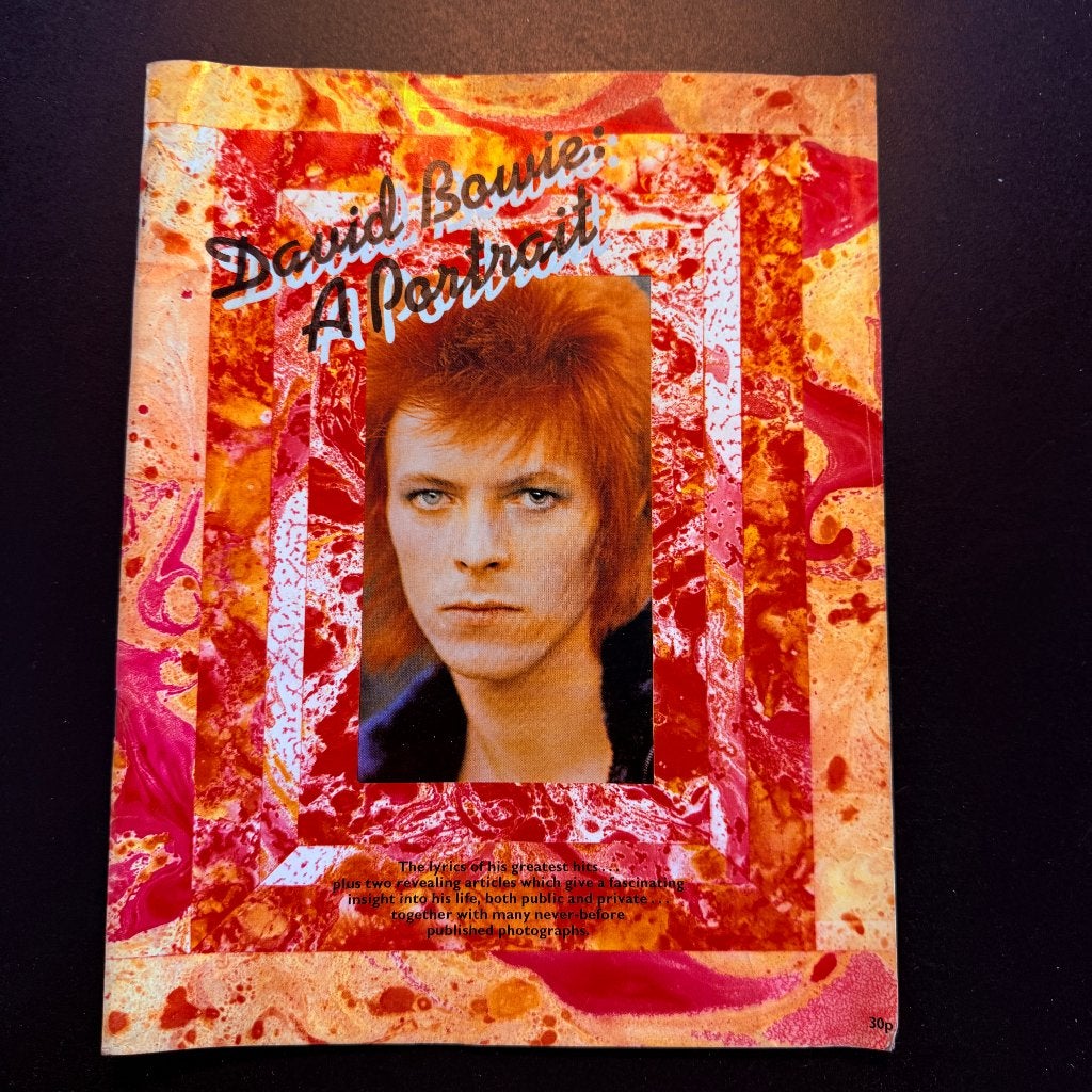 zeldzaam "David Bowie: A Portrait" songbook uit 1973, Ophalen of Verzenden, Gelezen, Artiest