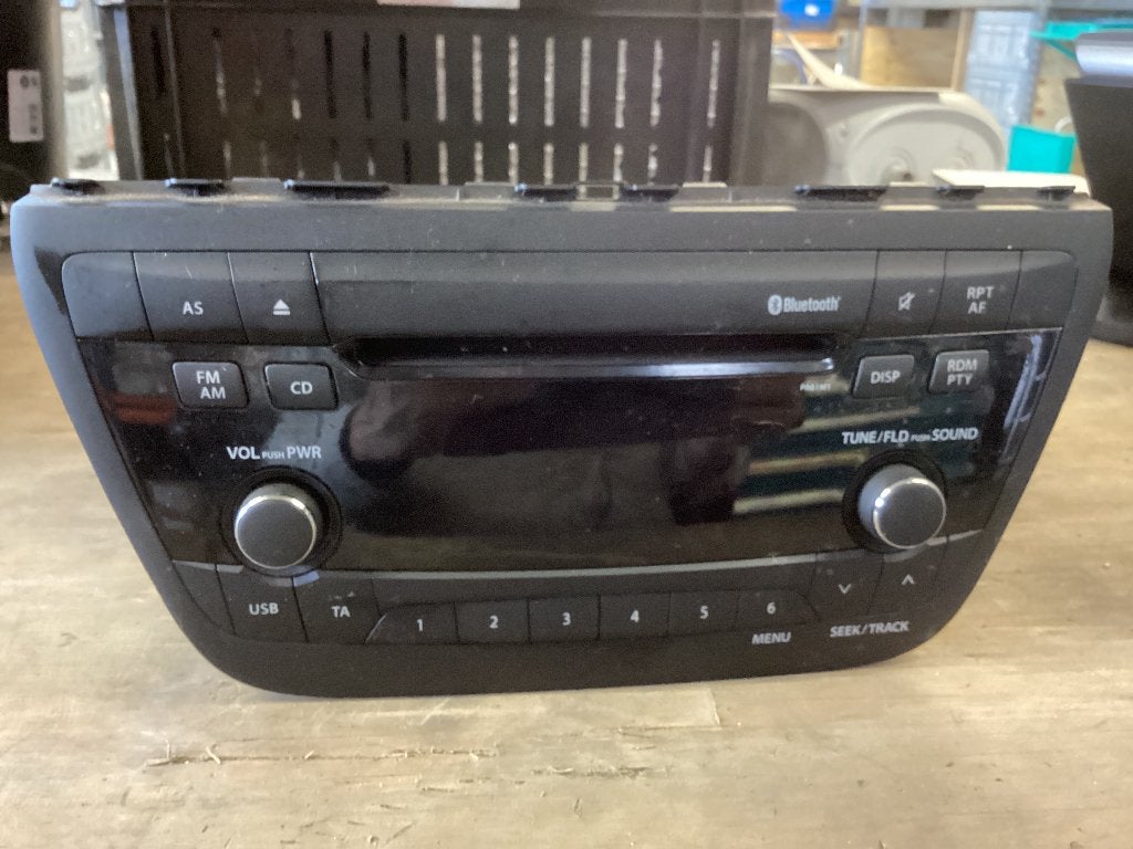 Suzuki Swift Radio CD Speler Bluetooth USB 39101-61M10, Auto diversen, Ophalen, Gebruikt