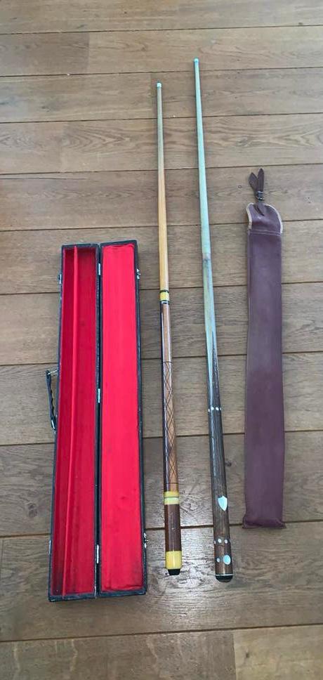 Set van 2 biljartkeuen met koffers 140 en 130 cm lang, Sport en Fitness, Biljarten en Poolen, Ophalen of Verzenden, Zo goed als nieuw