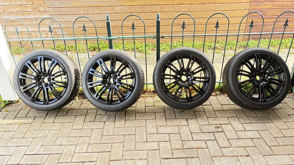 Skoda velgen met winterbanden, Auto-onderdelen, Ophalen, 18 inch, Velg(en), Nieuw