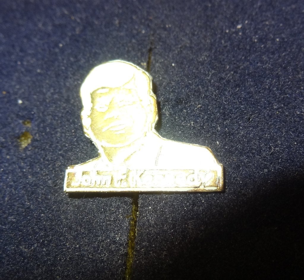 Kennedy Wit Speldje, Verzenden, Gebruikt, Overige onderwerpen, Speldje of Pin