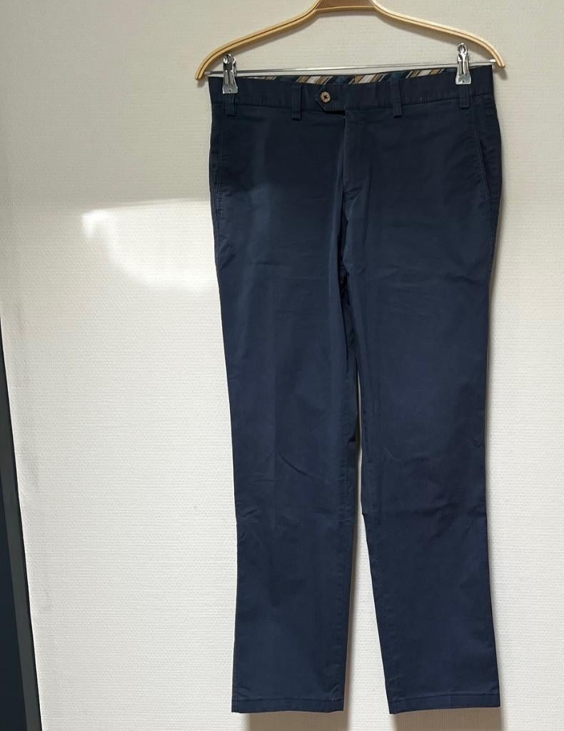 Nette donkerblauwe chino broek Hiltl, Kleding | Heren, Broeken en Pantalons, Hiltl, Ophalen of Verzenden, Zo goed als nieuw, Maat 48/50 (M)