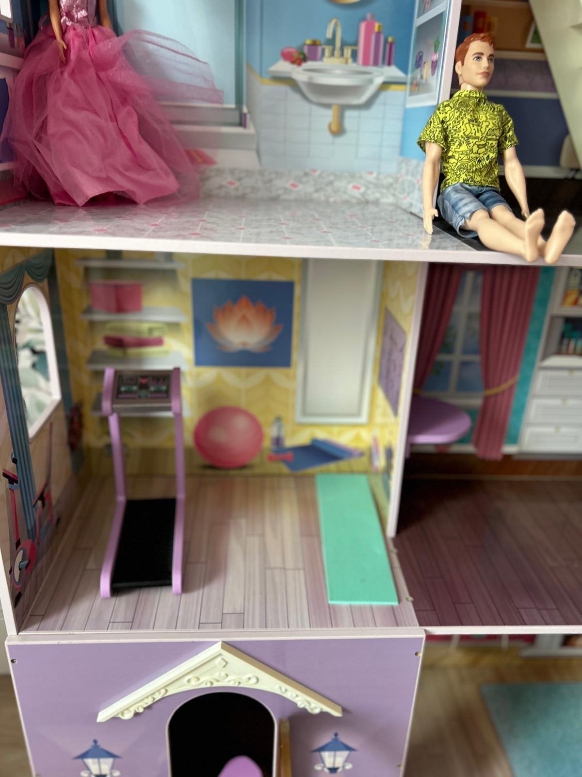 Foto 9 van Groot poppenhuis met veel accessoires en poppen