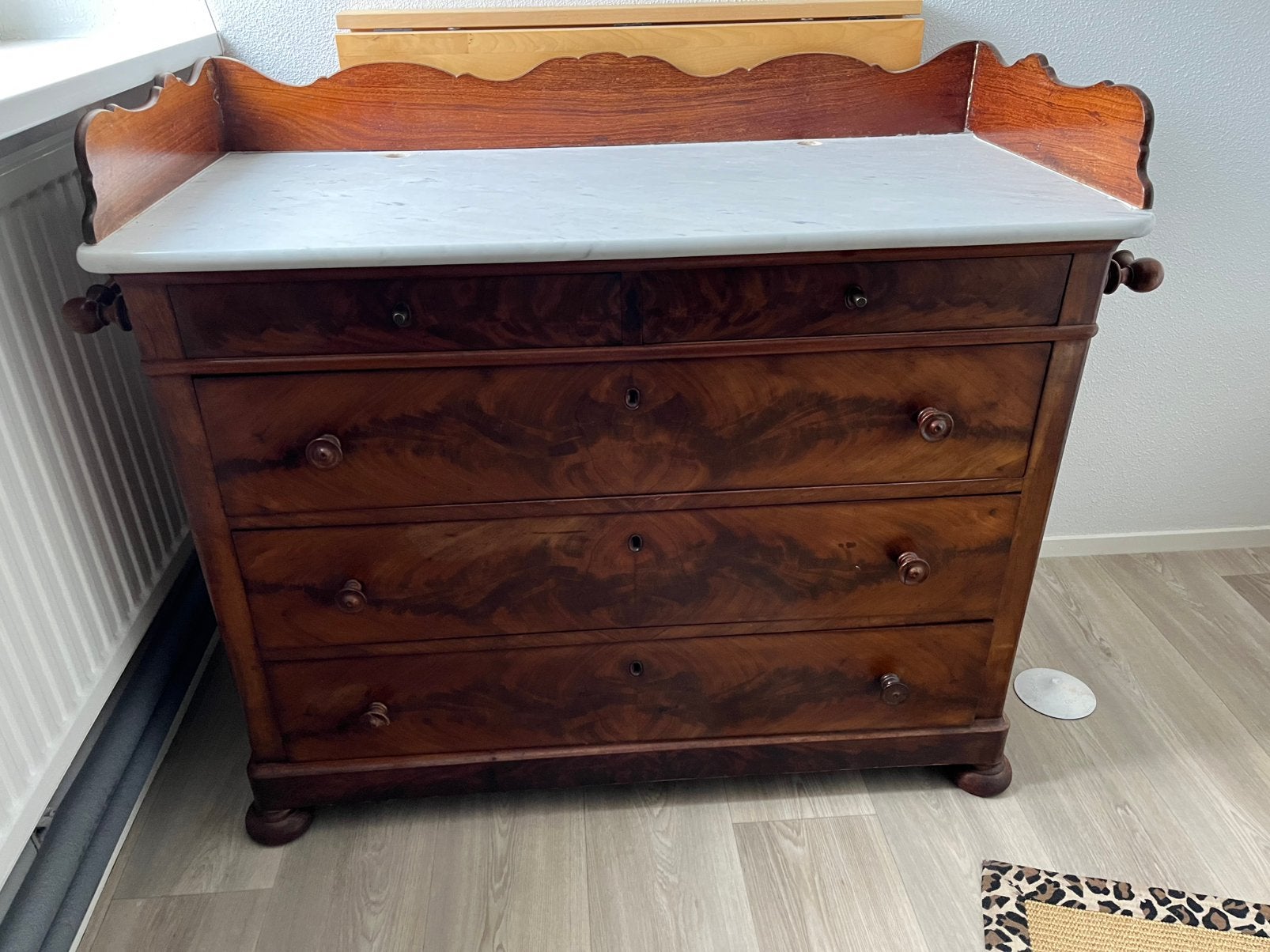 Antieke mahonie houten badkamer commode, Antiek en Kunst, Ophalen