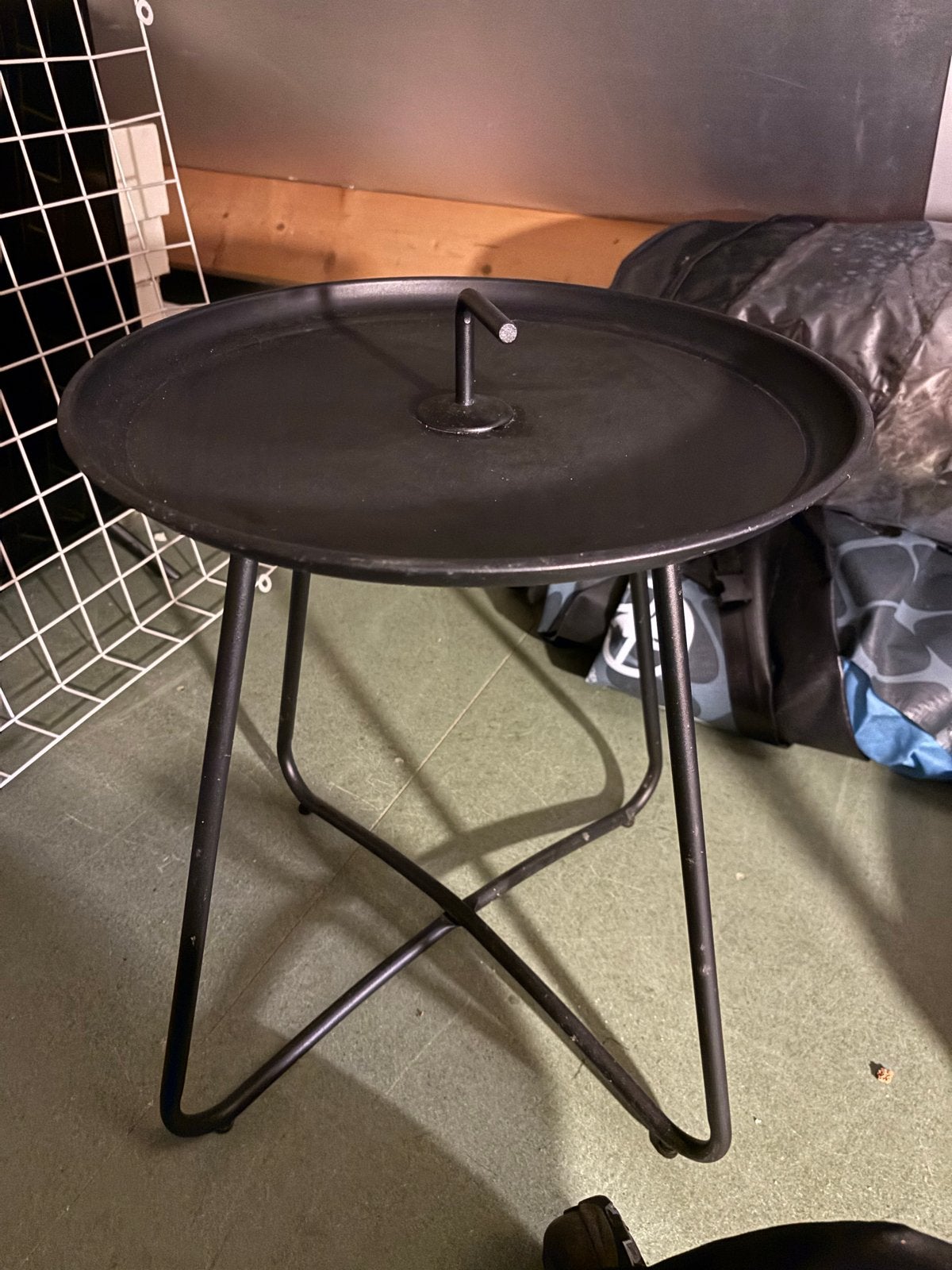 Zwart metalen bijzettafeltje, Minder dan 55 cm, Gebruikt, Metaal of Aluminium, Rond