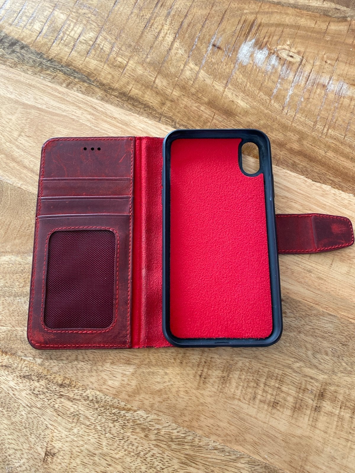 Rood leren iPhone hoesje met pasjeshouder, Telecommunicatie, Pasjeshouder, Gebruikt, IPhone XR, Hoesje of Tasje