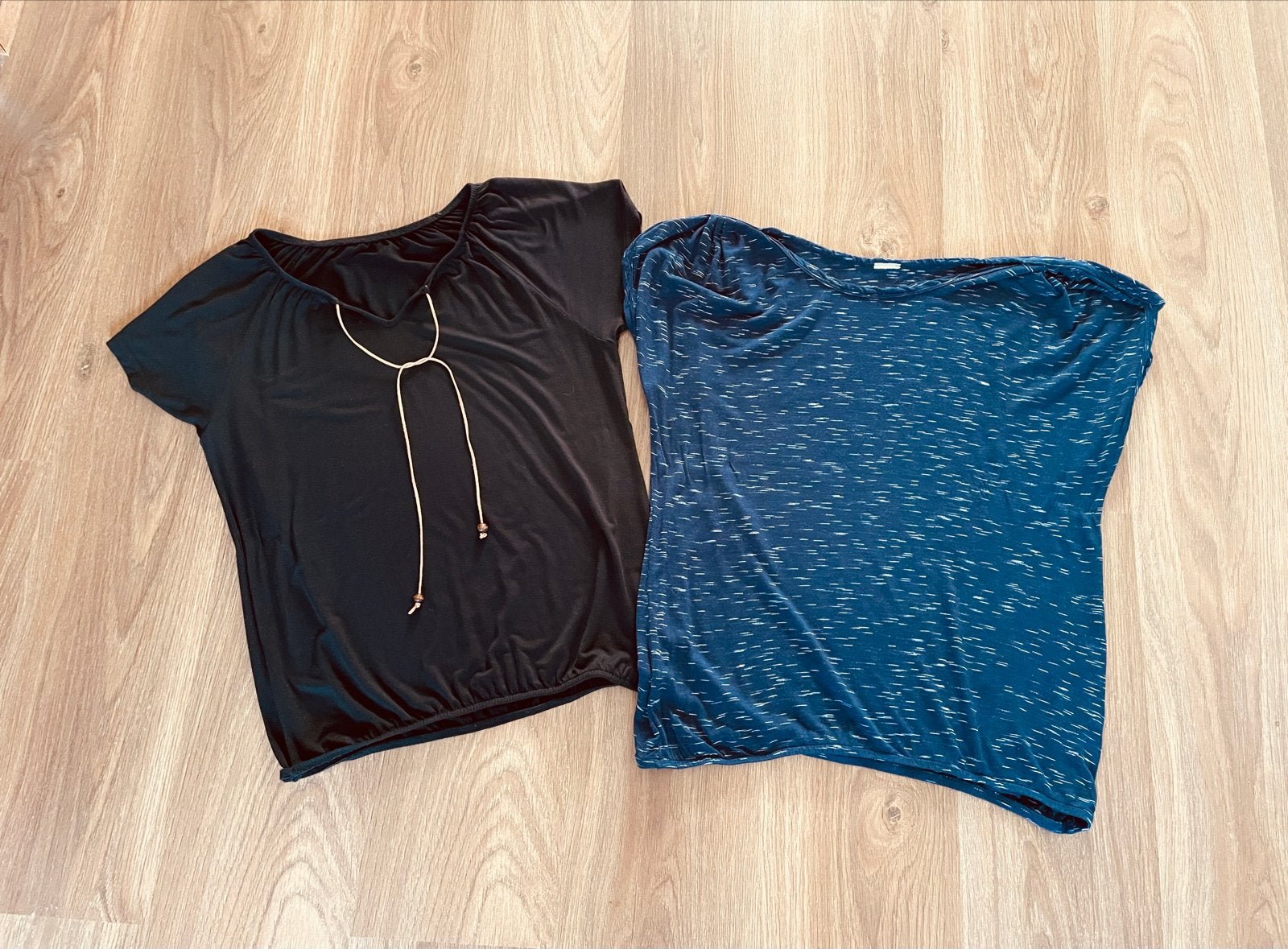 2x Lascana T-shirts: Zwart met veter & Blauw/Wit, Maat 40/42, Meerkleurig, Maat 42/44 (L), Ophalen of Verzenden, Zo goed als nieuw