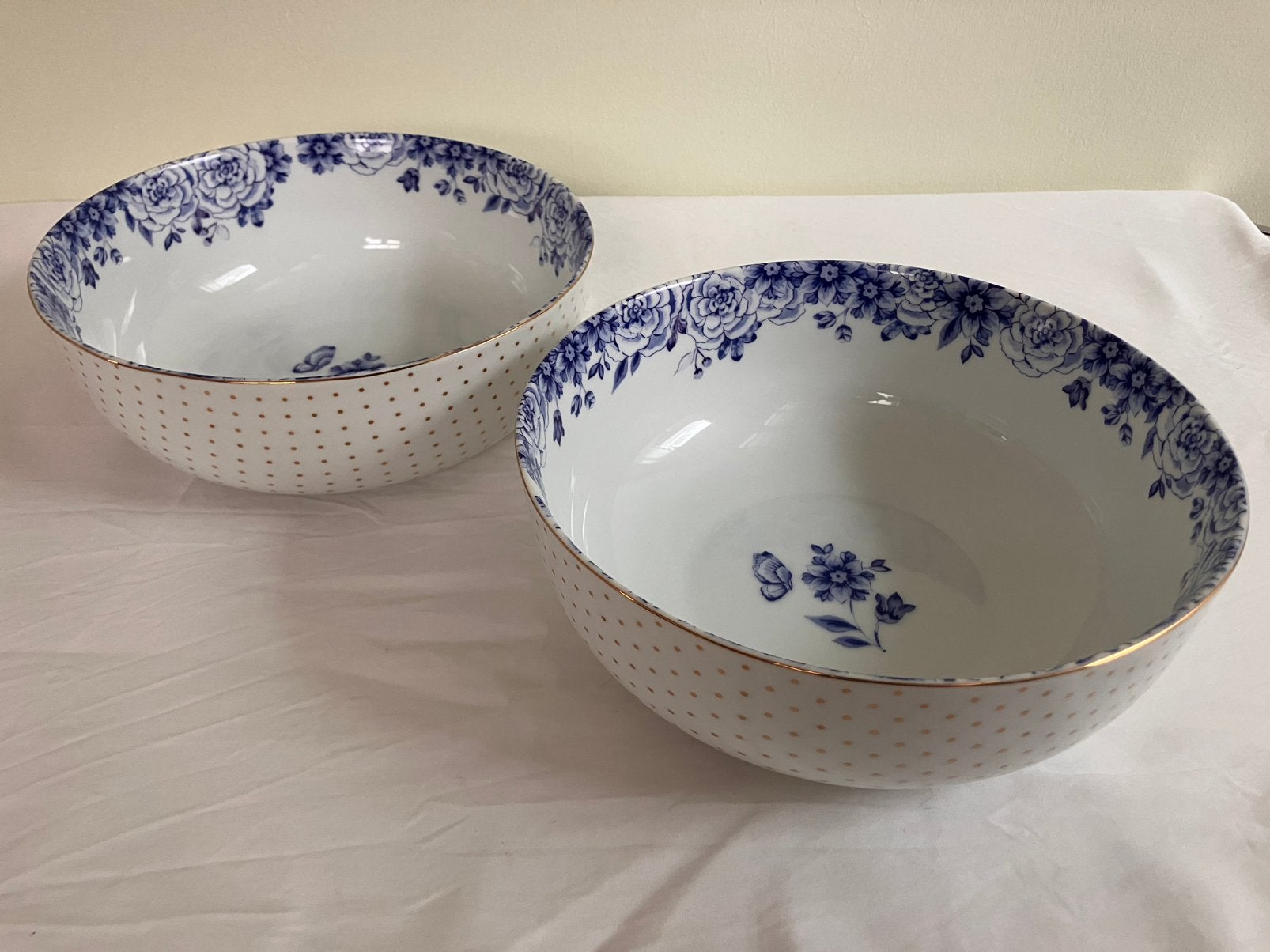 Pip Studio Royal White - grote kom 20 cm  2 x, Ophalen of Verzenden, Overige stijlen, Porselein, Schaal of Schalen