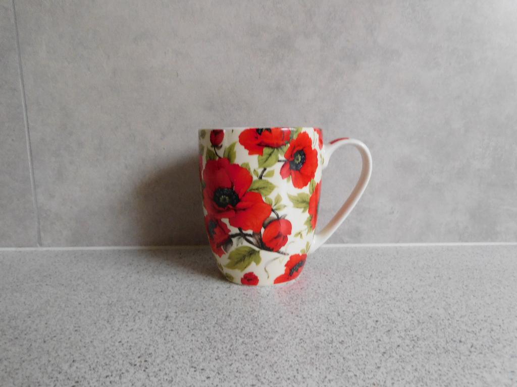 Mok 300 ml. Poppy Papaver Abbeydale Collection England, Ophalen of Verzenden, Zo goed als nieuw, Overige stijlen, Kop(pen) en/of Schotel(s)