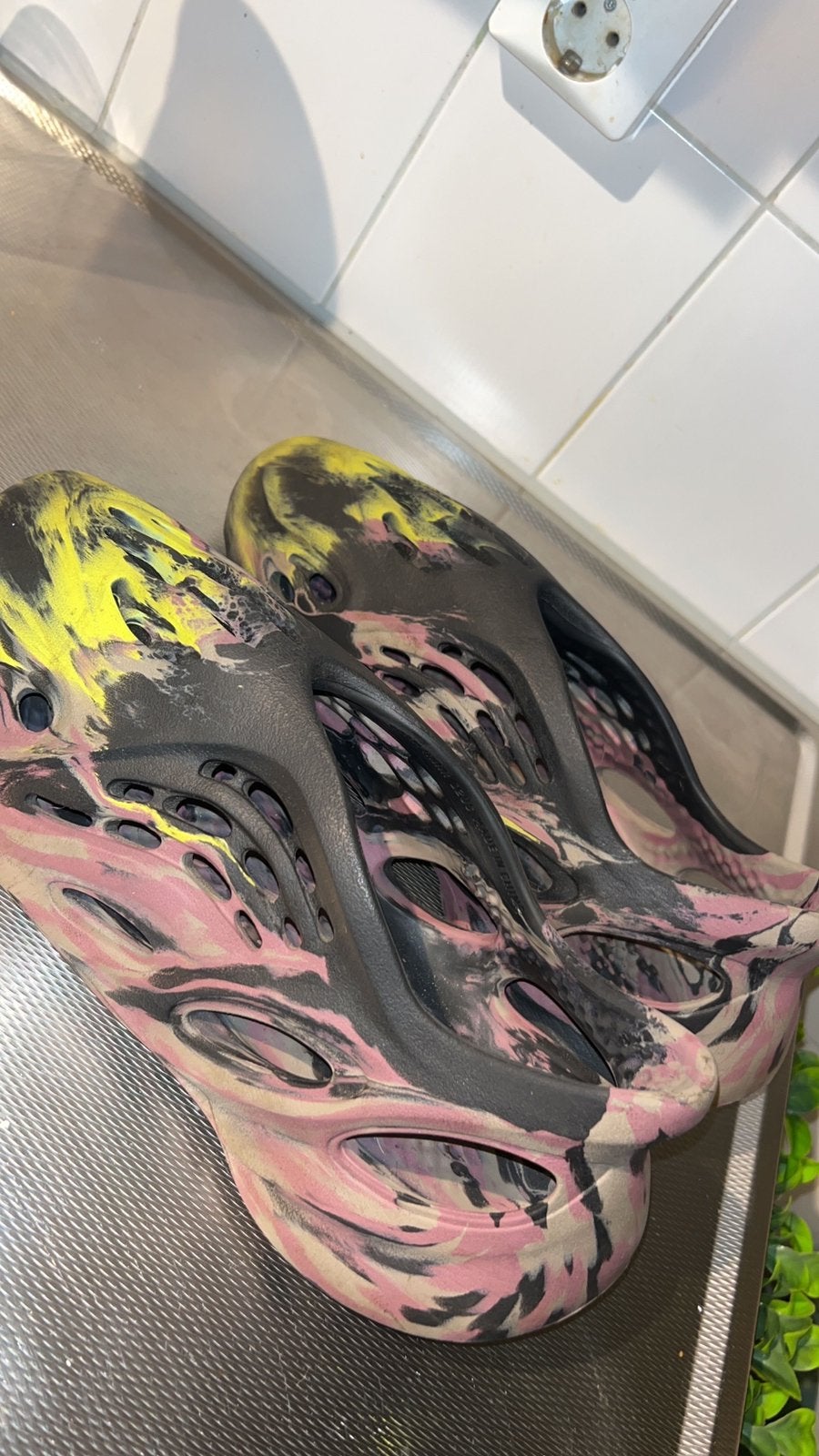 YEEZY Foam Runner "Mx Carbon" sneakers, Verzenden, Zo goed als nieuw, Zwart