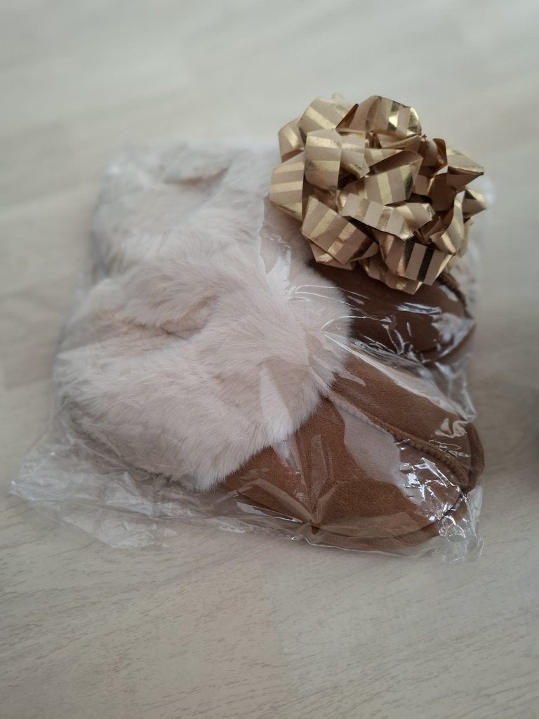 Leuk paartje sloffen Maat 38 Nieuw.  15,00, Kleding | Dames, Schoenen, Bruin, Nieuw, Ophalen of Verzenden, Onbekend