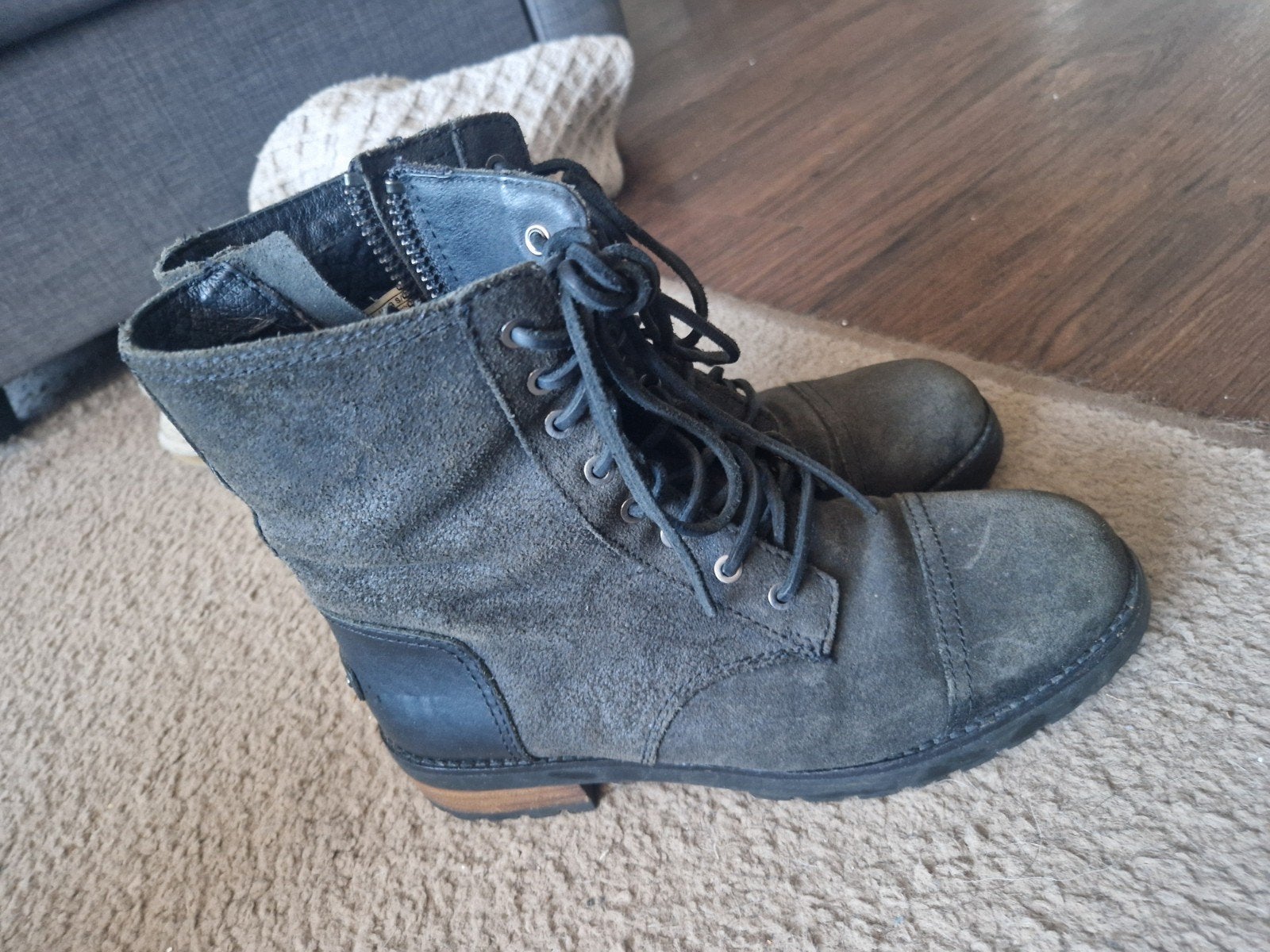 UGG laarzen van leer en wol maat 39, UGG, Zwart, Lage of Enkellaarzen, Ophalen of Verzenden