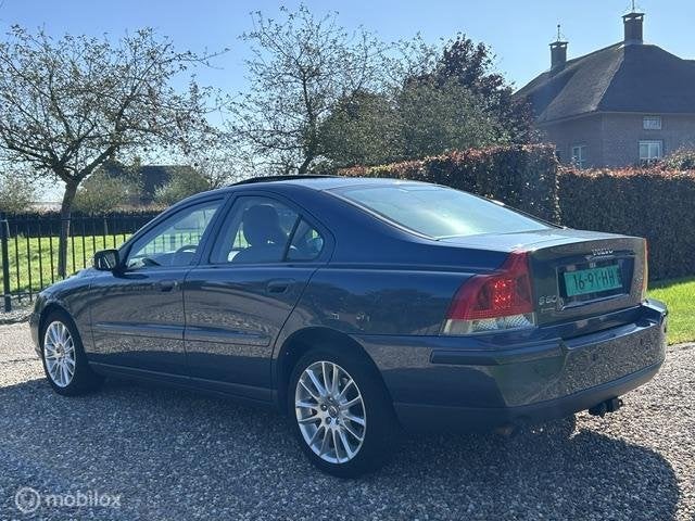 Volvo S60 2.4D 6 SPEED/SCHUIFDAK/XENON/LEDER, Voorwielaandrijving, 15 km/l, Gebruikt, Blauw