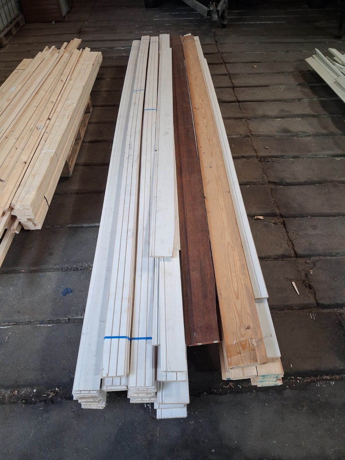 partij nieuwe schroten en kraaldelen, Ophalen, Minder dan 25 mm, Nieuw, Plank