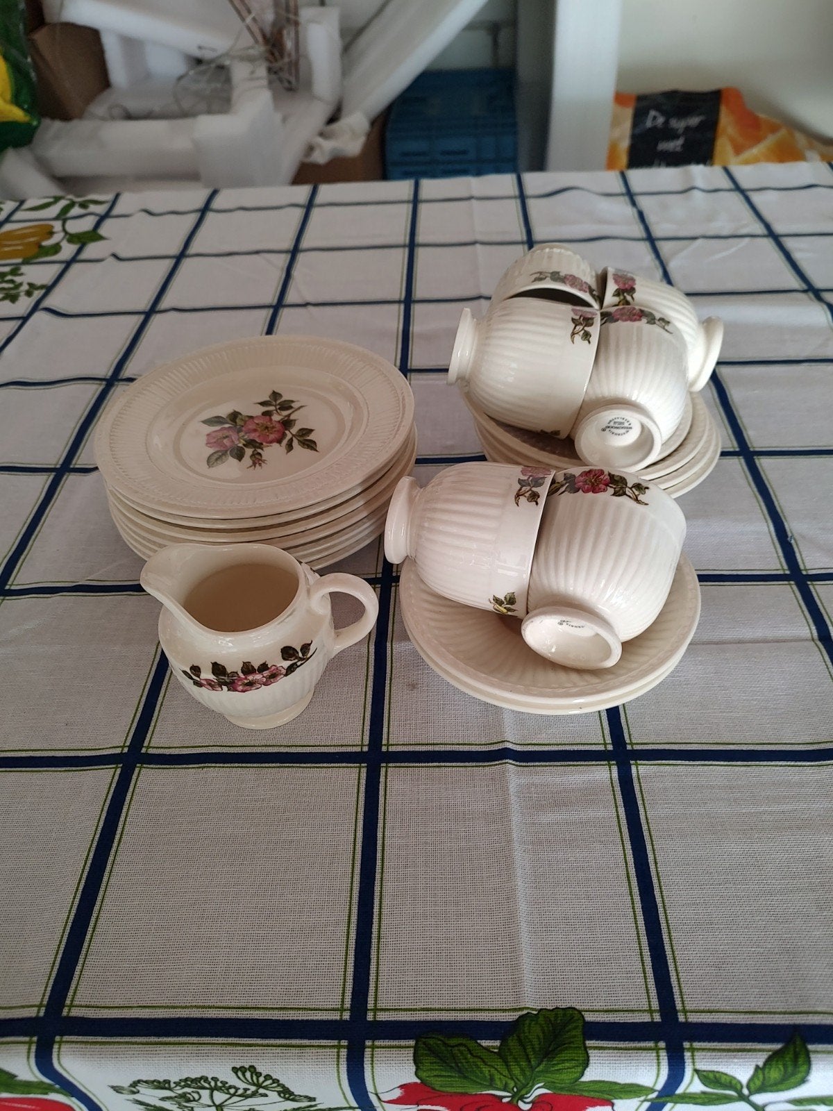 Wedgwood Briar Rose servies, Klassiek, Ophalen of Verzenden, Zo goed als nieuw, Bord(en)