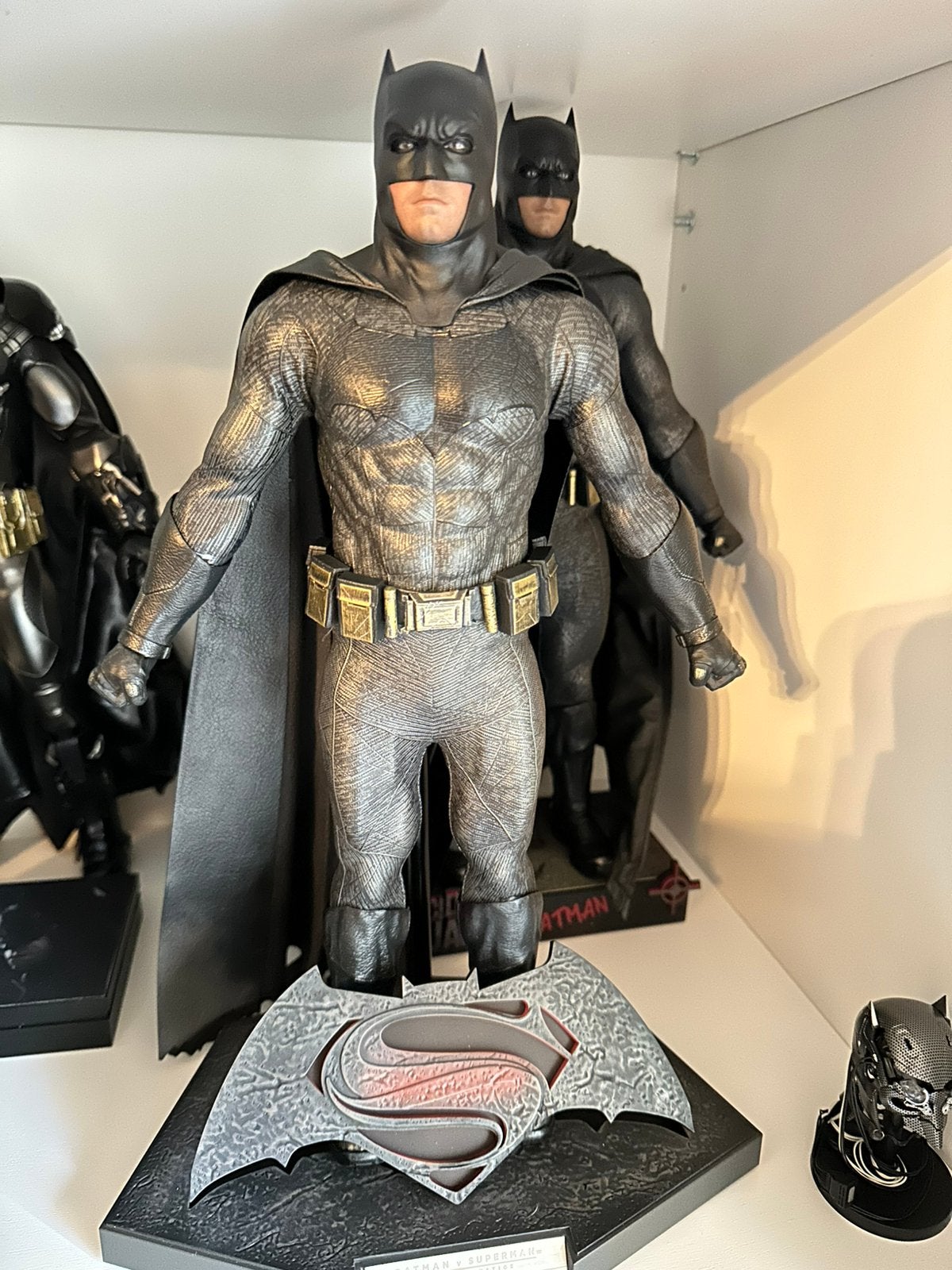 Batman v superman hot toys exclusive sniper rifle tech cowl, Ophalen of Verzenden, Zo goed als nieuw, Film, Actiefiguur of Pop