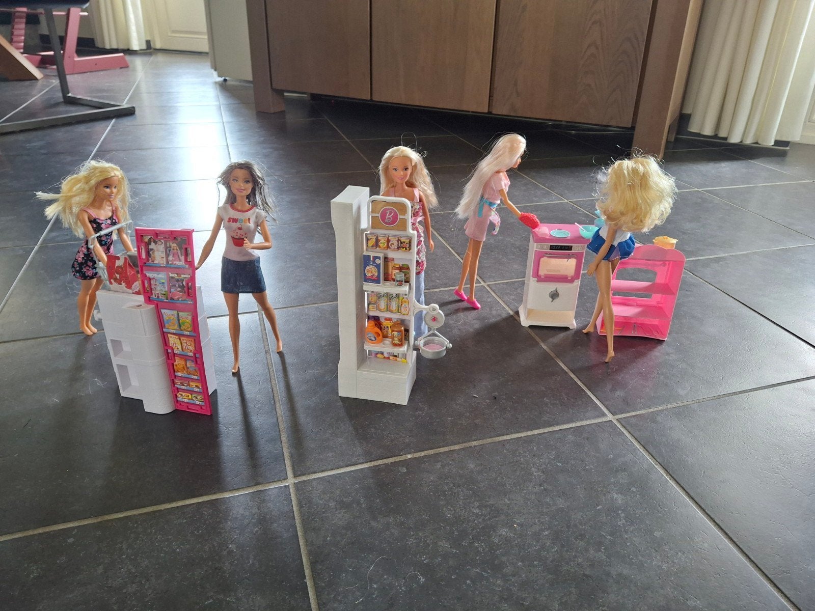 Barbie poppen met accessoires en meubels, Ophalen of Verzenden, Gebruikt, Barbie