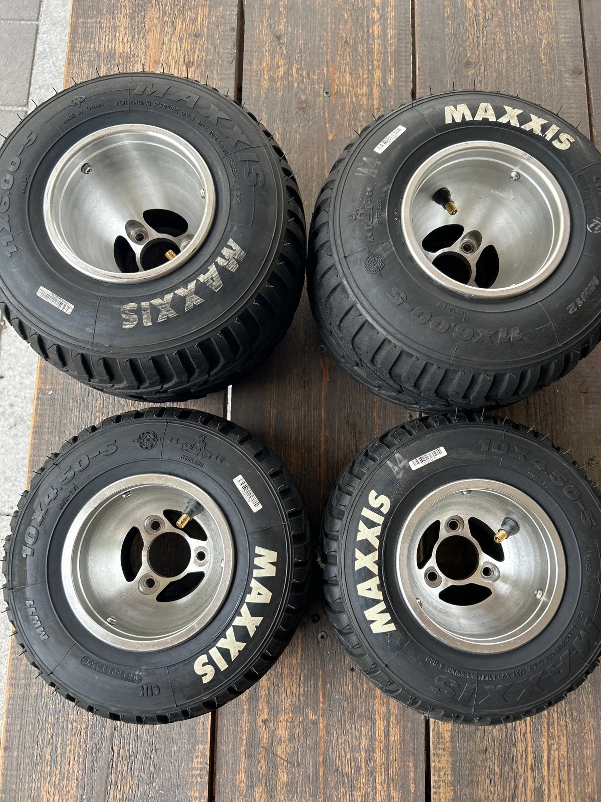 Maxxis regenbanden op velgen - zo goed als nieuw, Ophalen, Gebruikt