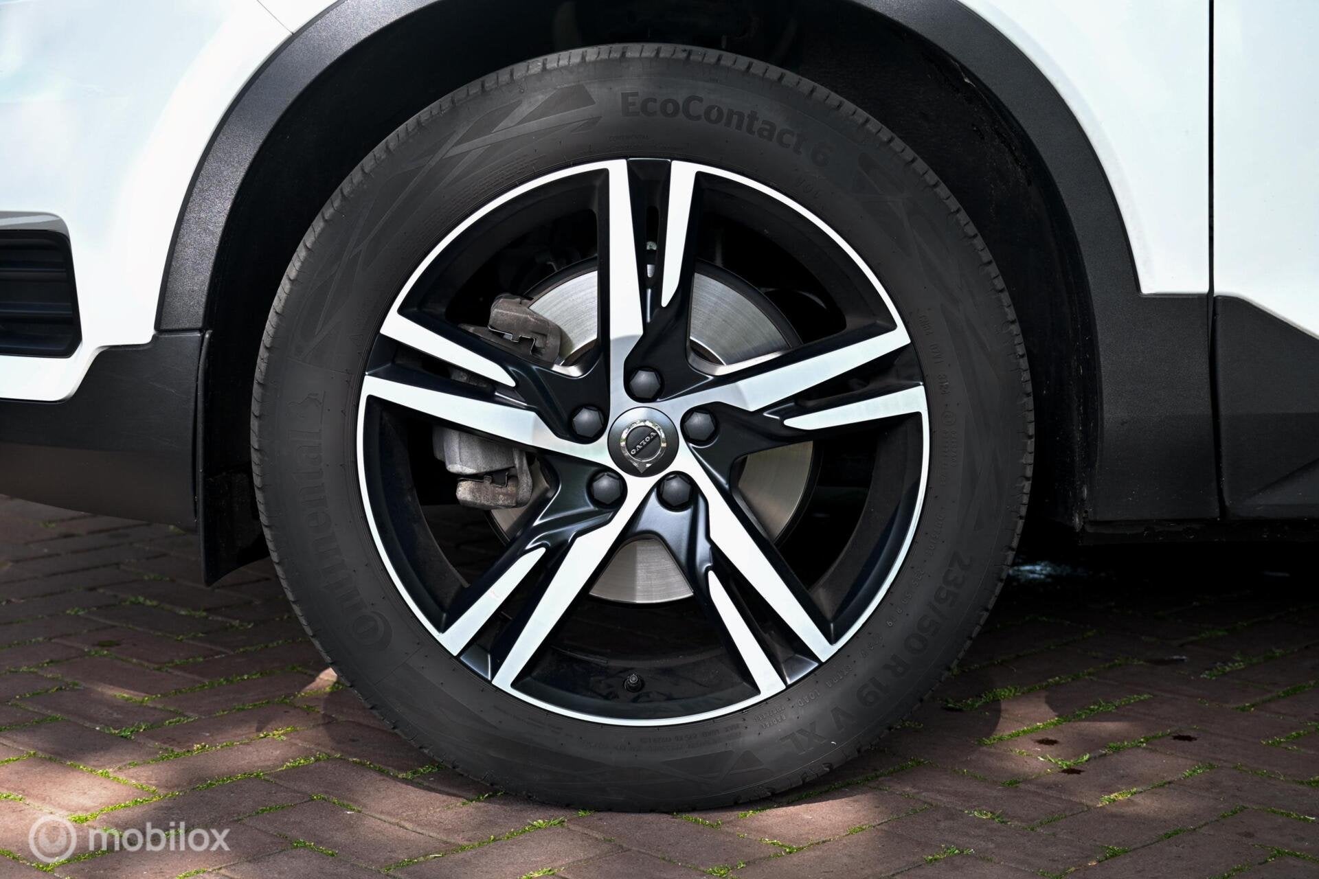 Volvo XC40 2.0 T4 R-Design| MY20!| BLISS| Stoelverwarming|, Auto's, 15 km/l, 1969 cc, Alcantara, Wit