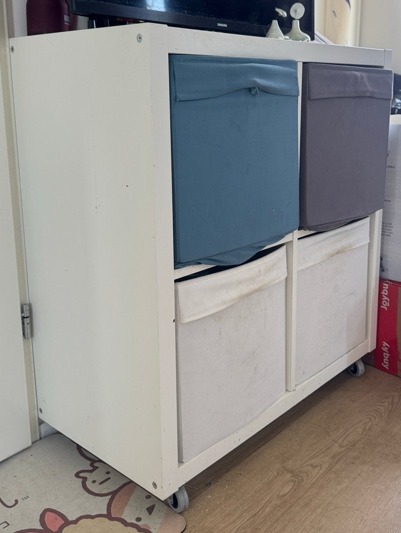Witte Kallax kast met opbergboxen op wieltjes, Ophalen, Gebruikt, 50 tot 100 cm, Minder dan 100 cm
