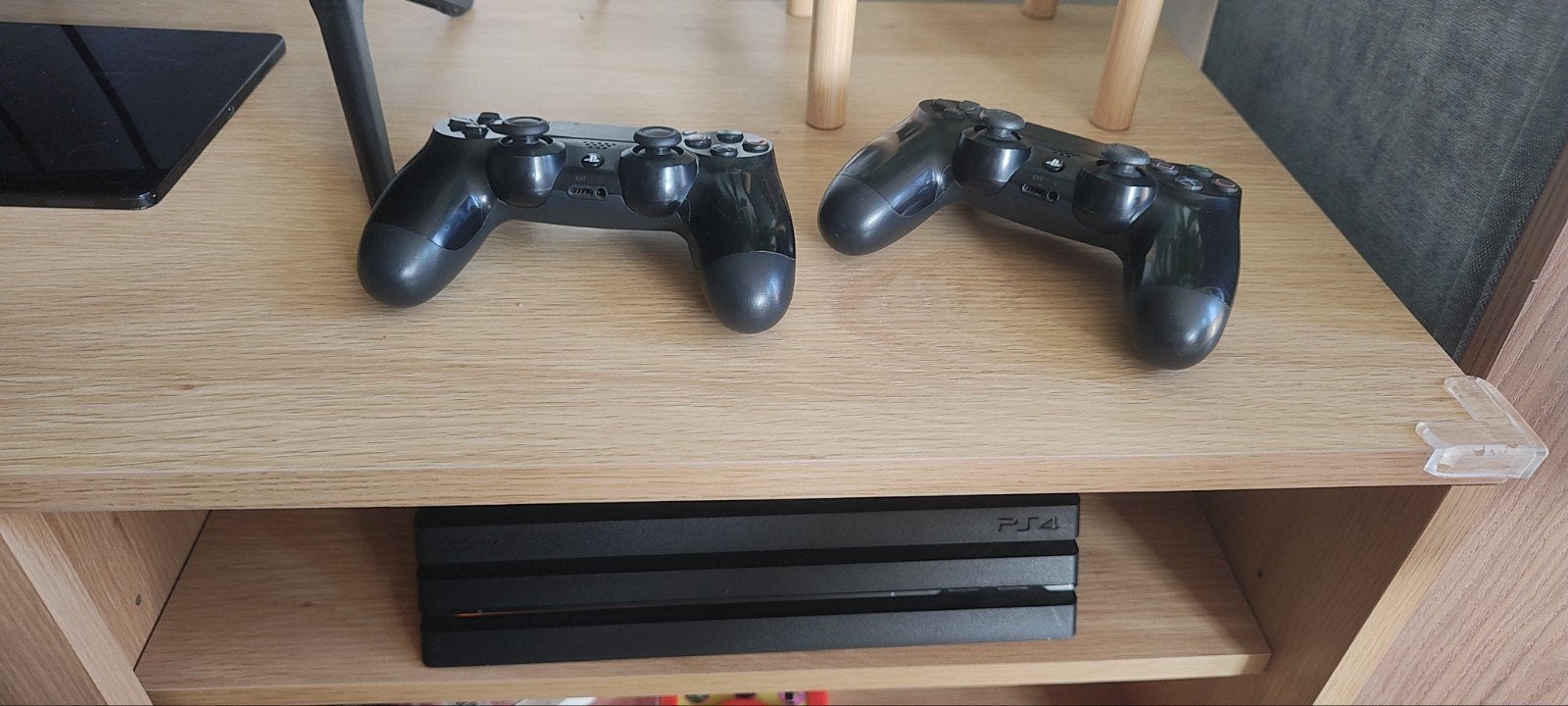 PS4 Pro met 2 controllers, Spelcomputers en Games, Gebruikt, Met 2 controllers, Ophalen of Verzenden, 1 TB