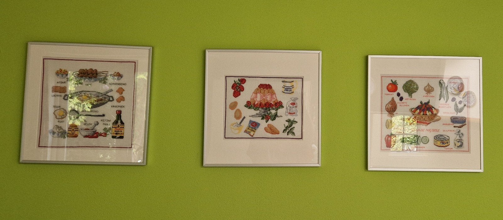 Set van 3 ingelijste borduurwerken met keukenmotieven, Ophalen of Verzenden, Zo goed als nieuw, Minder dan 50 cm, Overige typen