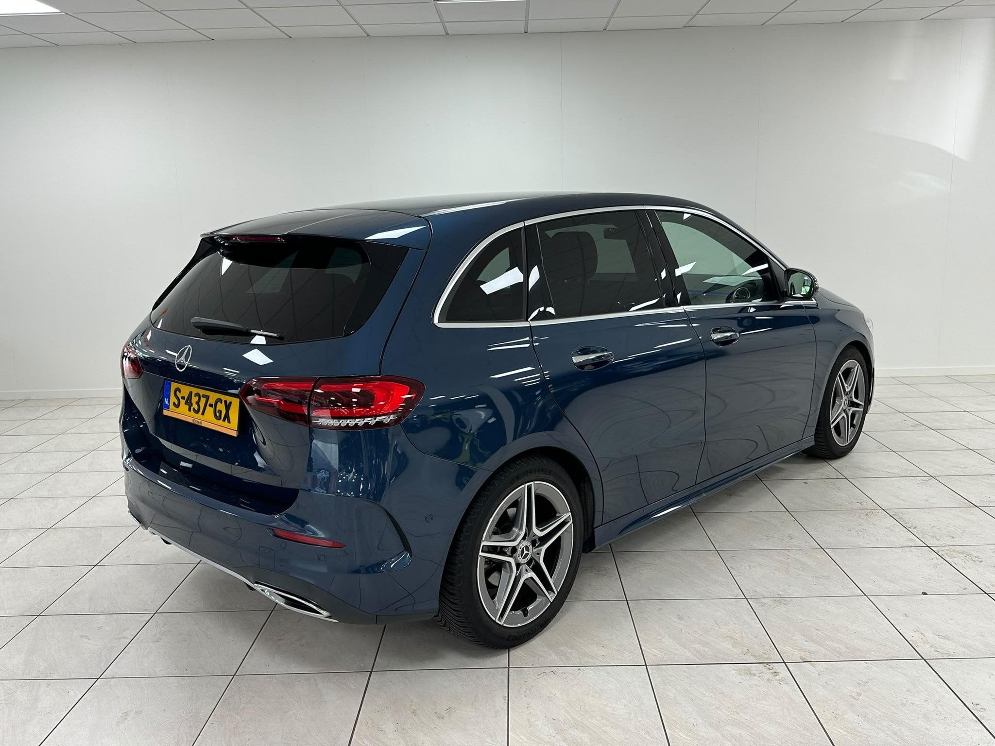 Mercedes-Benz B-klasse 180 AMG Line TREKHAAK | ACHTERUITRIJC, Auto's, Automatische klimaatregeling, 136 pk, Gebruikt, 4 cilinders