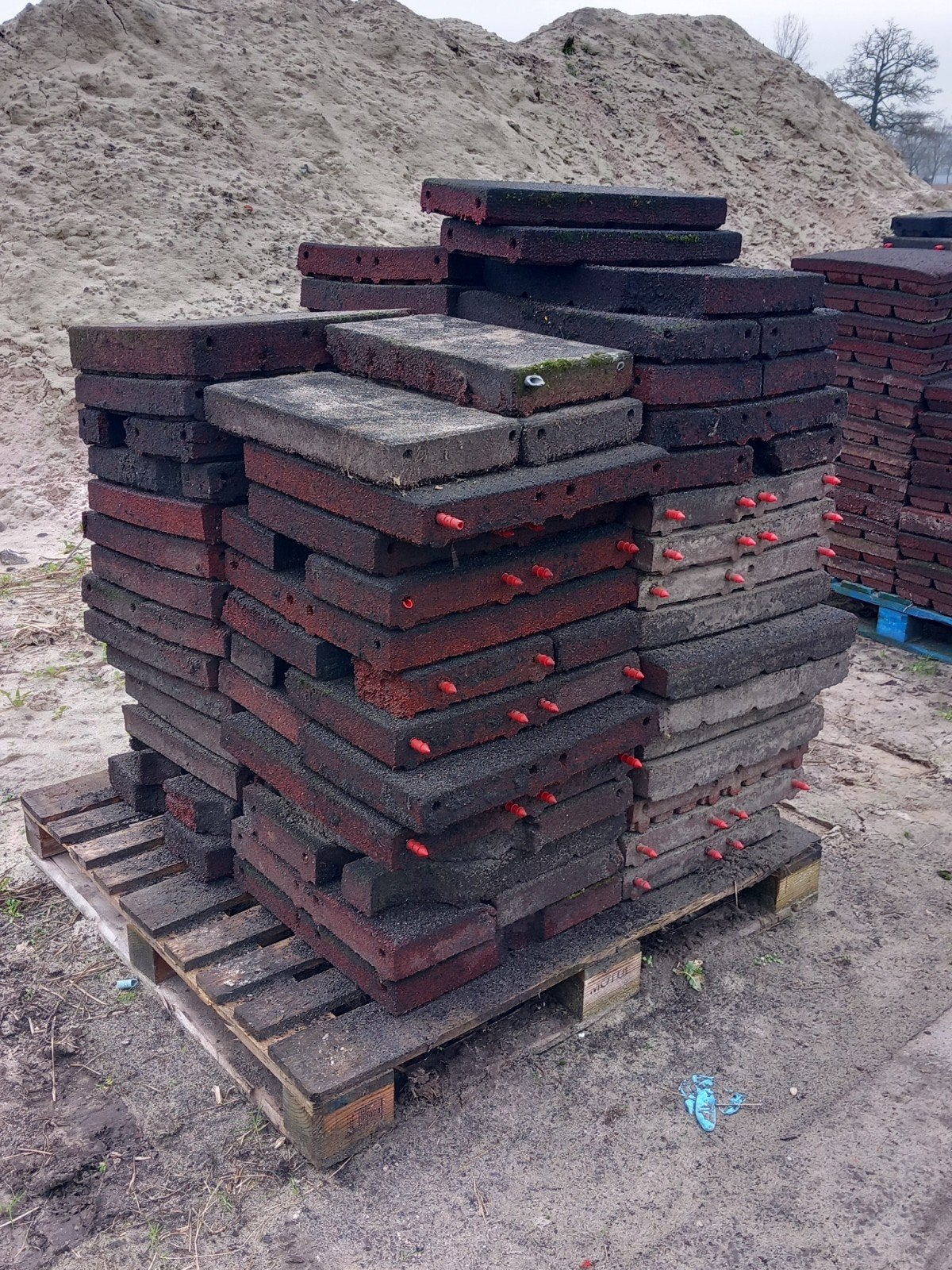 Diverse partijen beschadigde rubber tegels. €2,50 per m2, Ophalen, Gebruikt, -, -