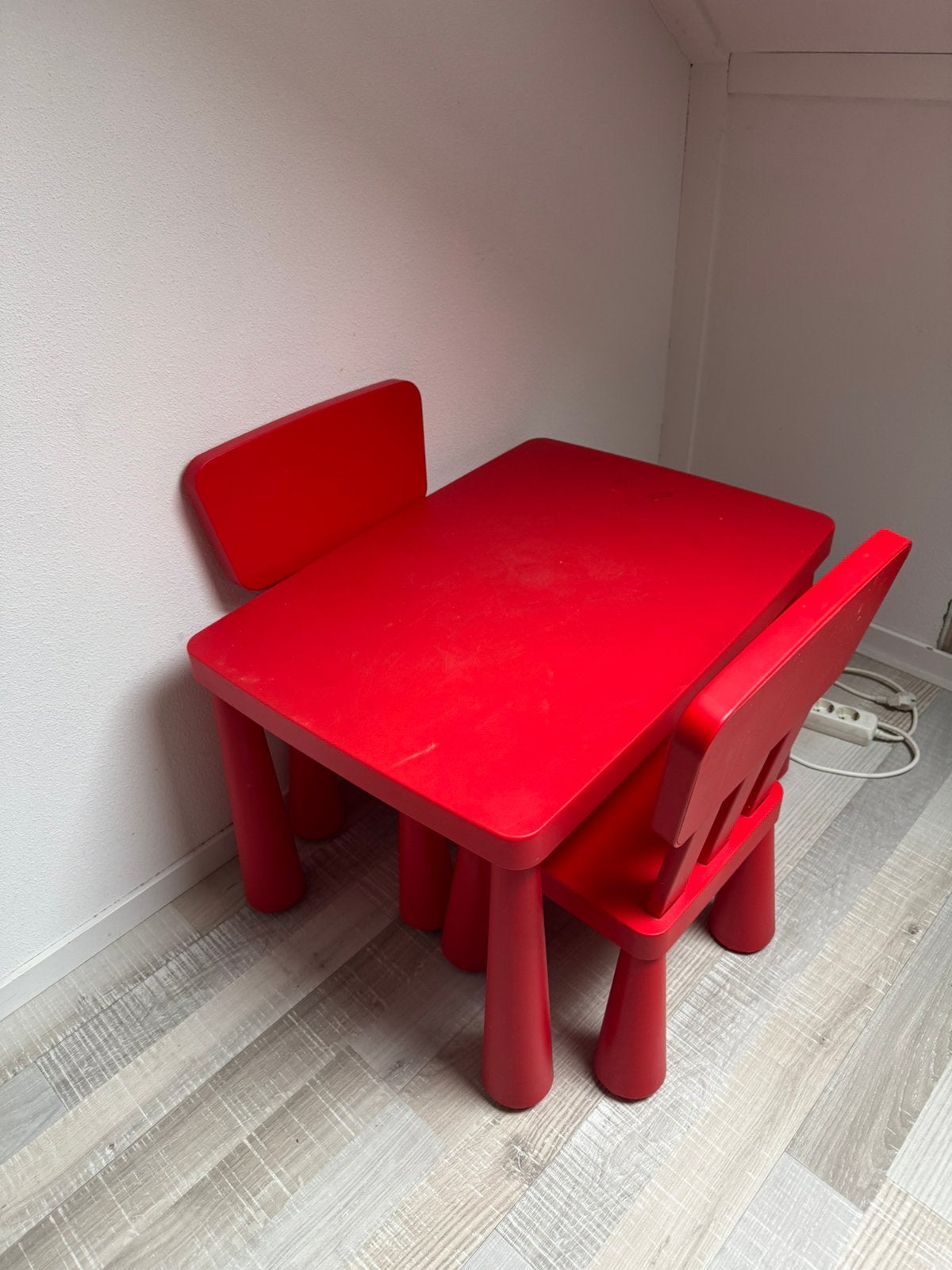 Gratis: ikea kindertafel en 2 stoelen (mammut), Ophalen, Gebruikt, Stoel(en)