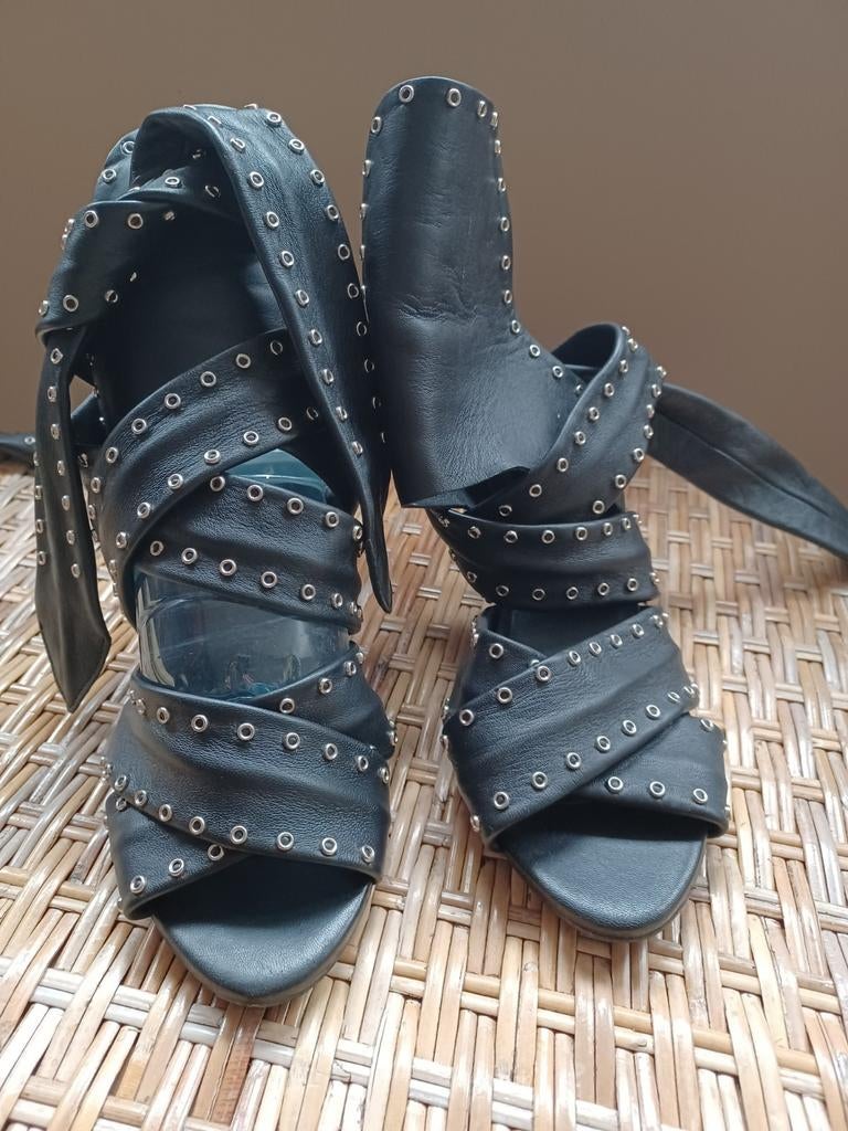 IKKS Zwarte Leren Sandalen maat 39met Hak en Metalen Details, Kleding | Dames, Schoenen, IKKS, Zwart, Zo goed als nieuw, Sandalen of Muiltjes
