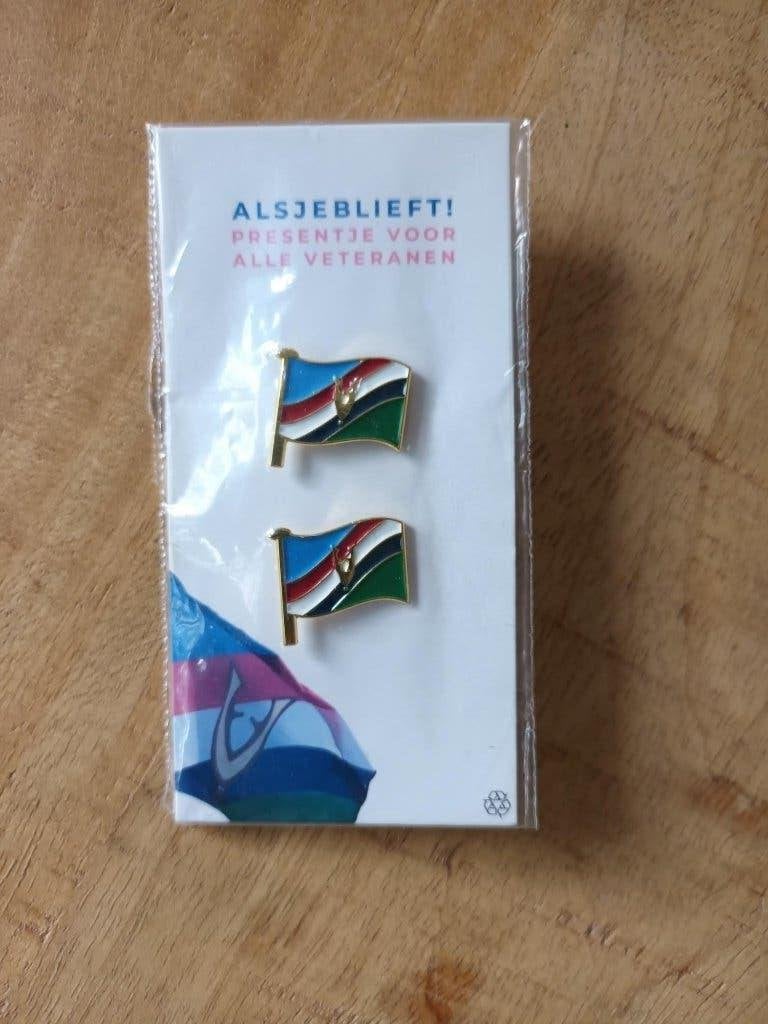 2 veteranen speldjes, Ophalen of Verzenden, Landmacht, Nederland, Embleem of Badge