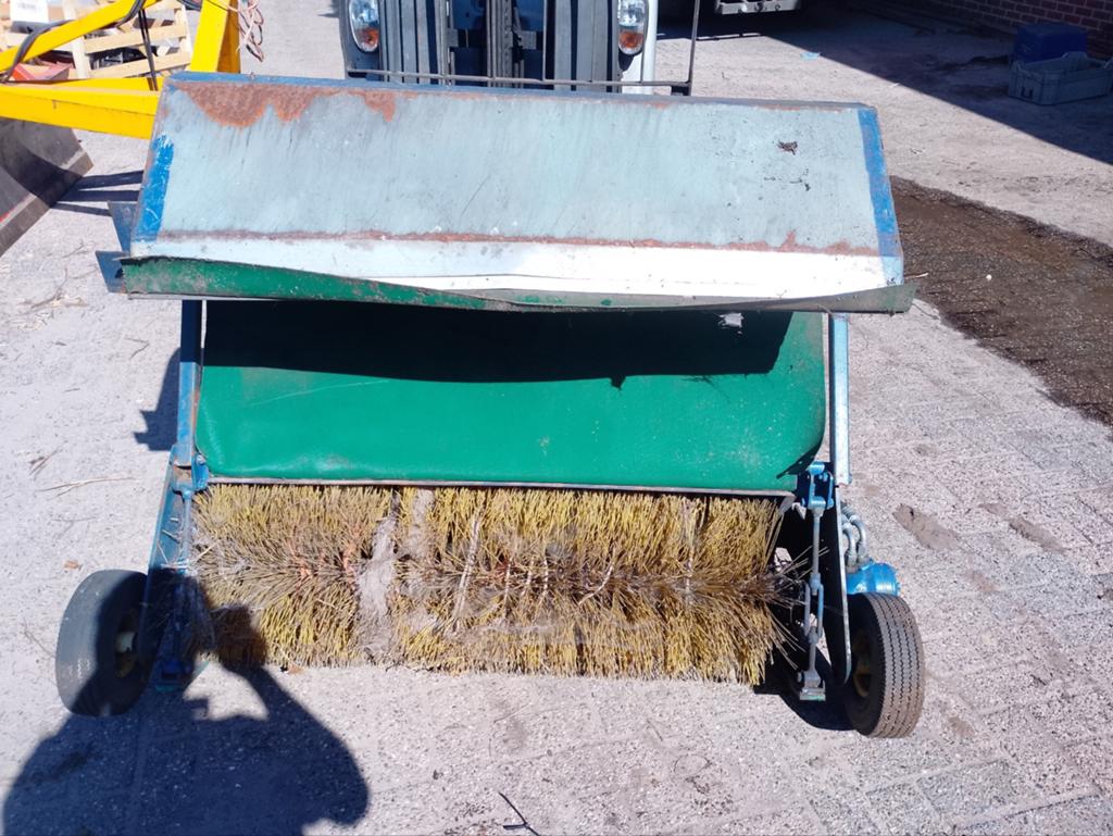 Hydraulische veegmachine voor heftruck, Ophalen