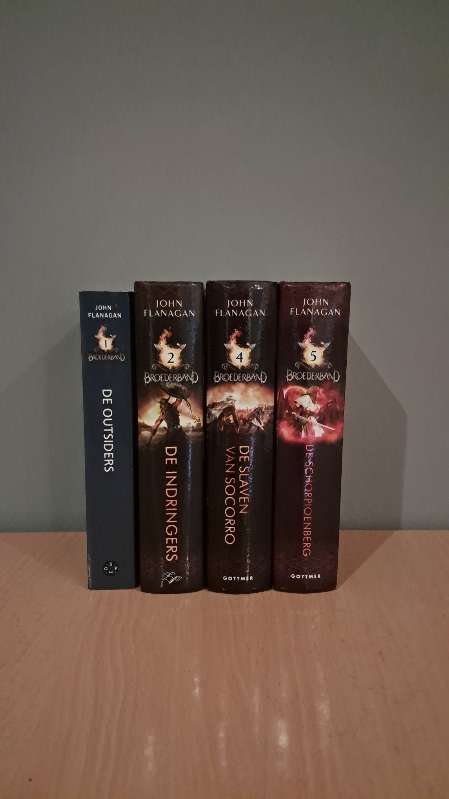 Broederband deel 1, 2, 4 en 5, Boeken, Ophalen of Verzenden, John Flanagan