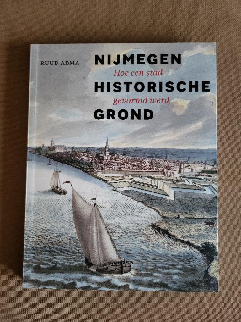 Nijmegen historische grond, hoe een stad gevormd werd., Ophalen of Verzenden, Zo goed als nieuw, Ruud Abma