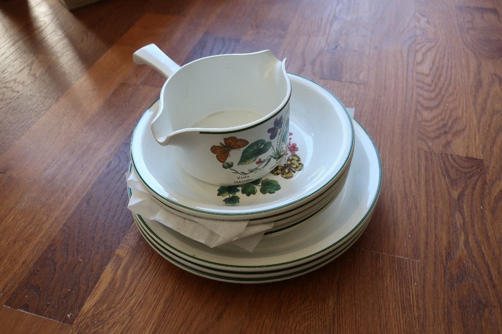 servies Florabunda wedgwood zo goed als nieuw, Overige typen, Ophalen of Verzenden, Zo goed als nieuw, Overige stijlen