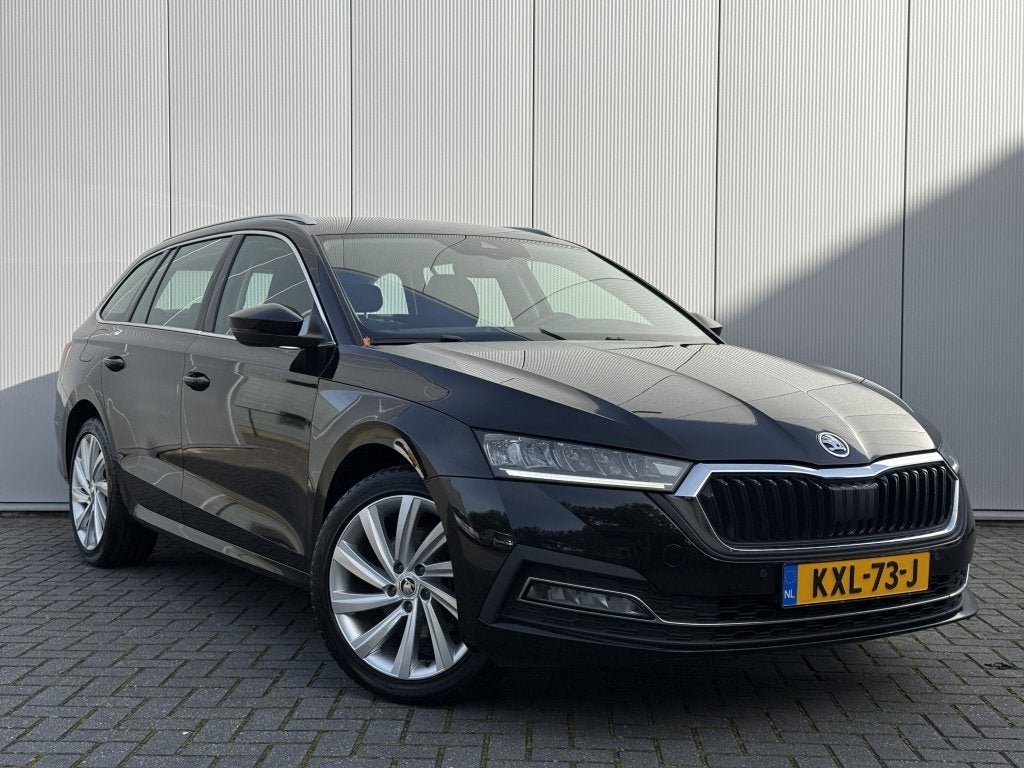 Skoda Octavia Combi 1.4 TSI iV Sport Business Carplay digita, Auto's, Automaat, Gebruikt, Euro 6, 4 cilinders