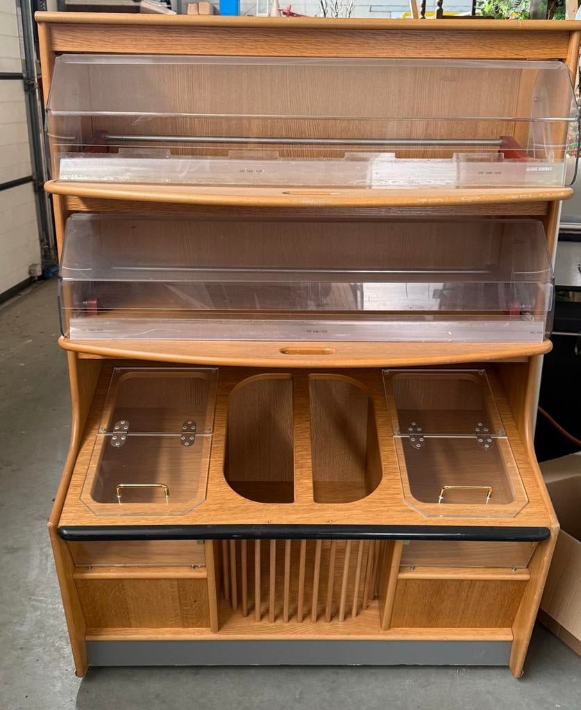 Oude broodkast met vitrines en opbergvakken, Ophalen, Gebruikt