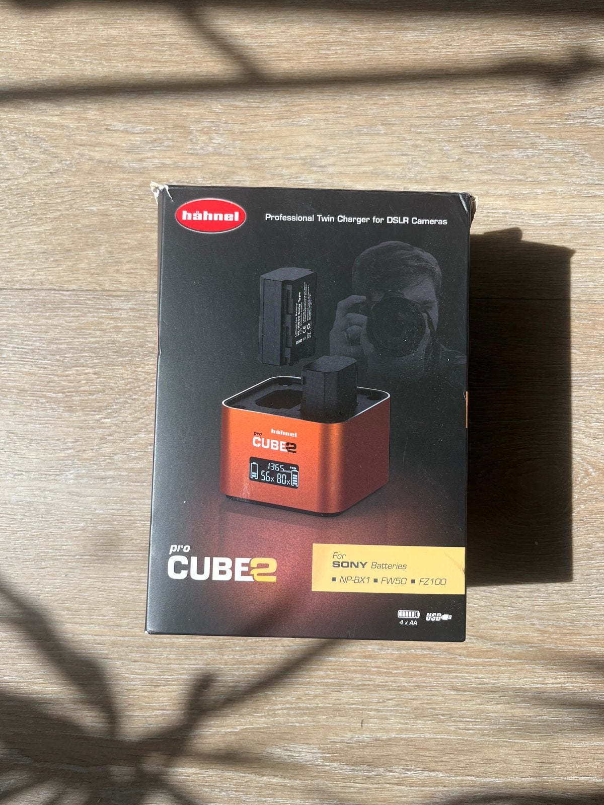 Pro Cube2 Oplader voor Sony batterijen, Ophalen of Verzenden, Zo goed als nieuw, Oplader, Geschikt voor twee batterijen