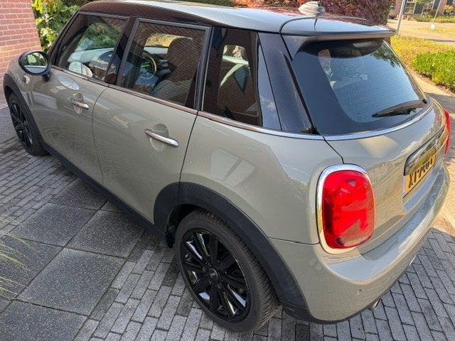 MINI Cooper 1.5 136 PK 5-deurs | Panorama | CarPlay | 17", Voorwielaandrijving, 136 pk, 1165 kg, Leder en Stof