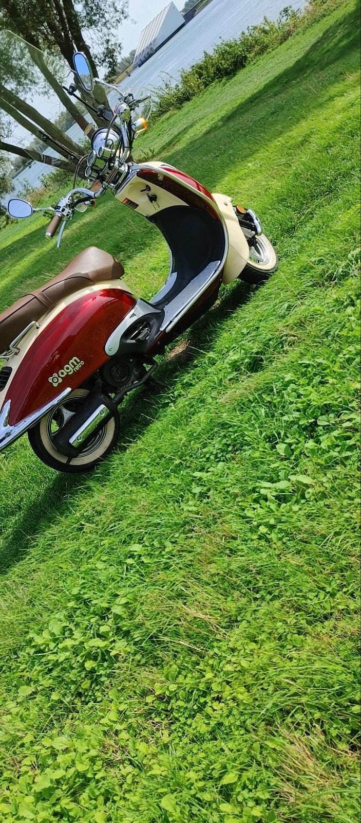 AGM Retro Scooter - Rood/Crème met Windscherm, Fietsen en Brommers, Ophalen, Gebruikt, Benzine, Overige merken