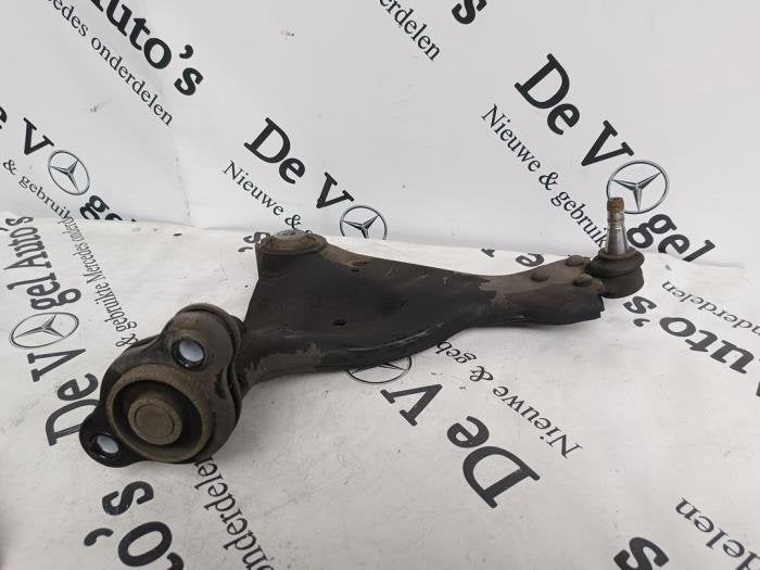 Draagarm links-voor van een Mercedes Vito, Gebruikt, -, Ophalen of Verzenden, -