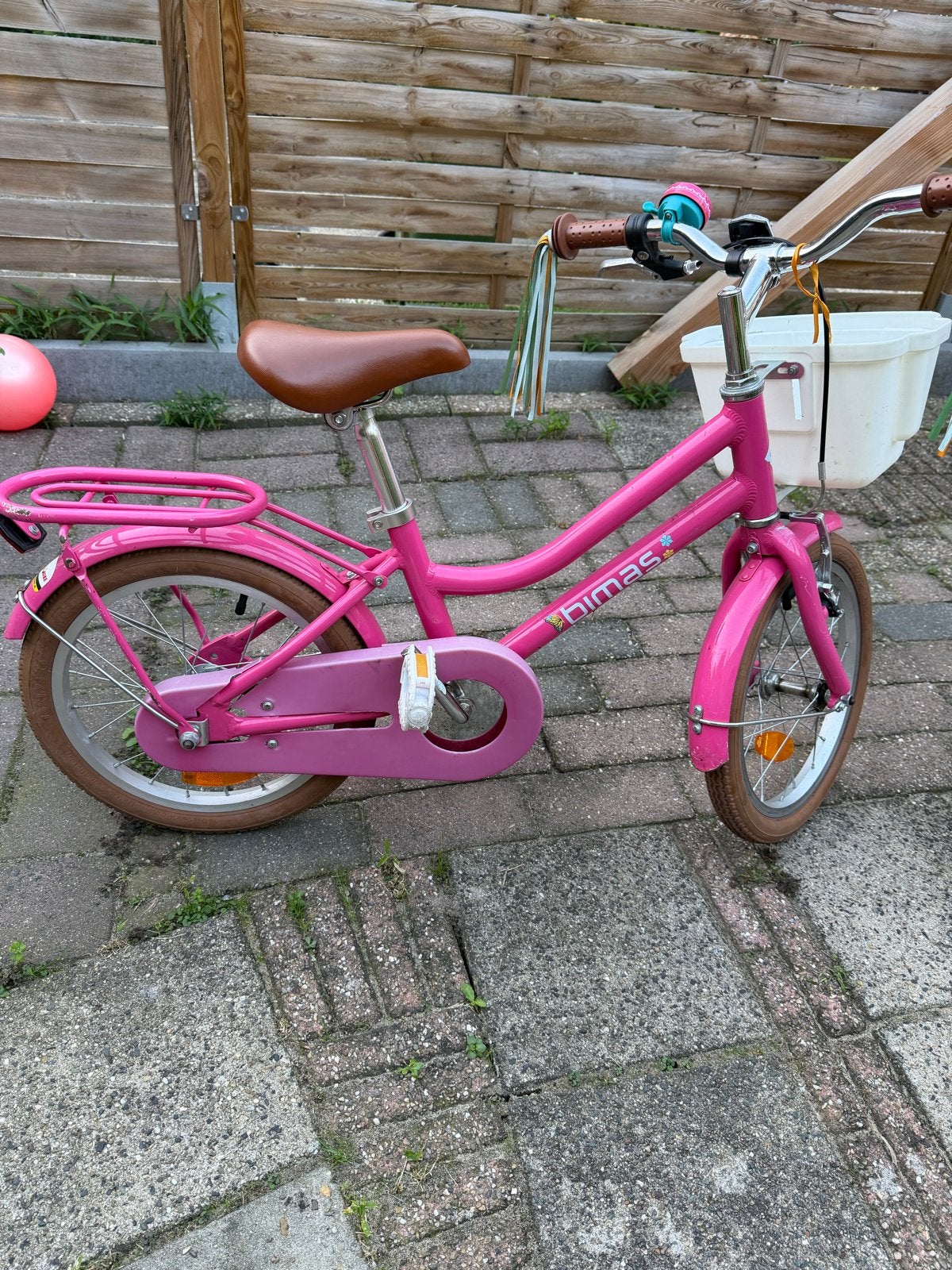 Roze kinderfiets 16 inch met mandje en zijwieltjes, Ophalen, Terugtraprem, Zijwieltjes, Gebruikt